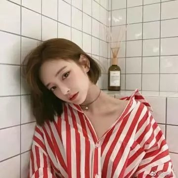 云雾笼罩的山峰